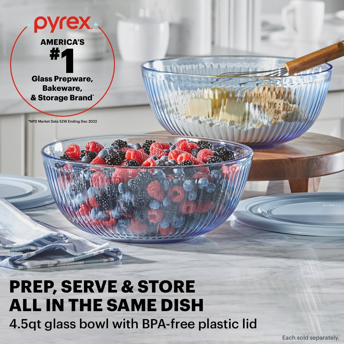 Pyrex Pyrex® Colors Sculpted Tinted 4.5-quart Mixing Bowl with Lid, Blue