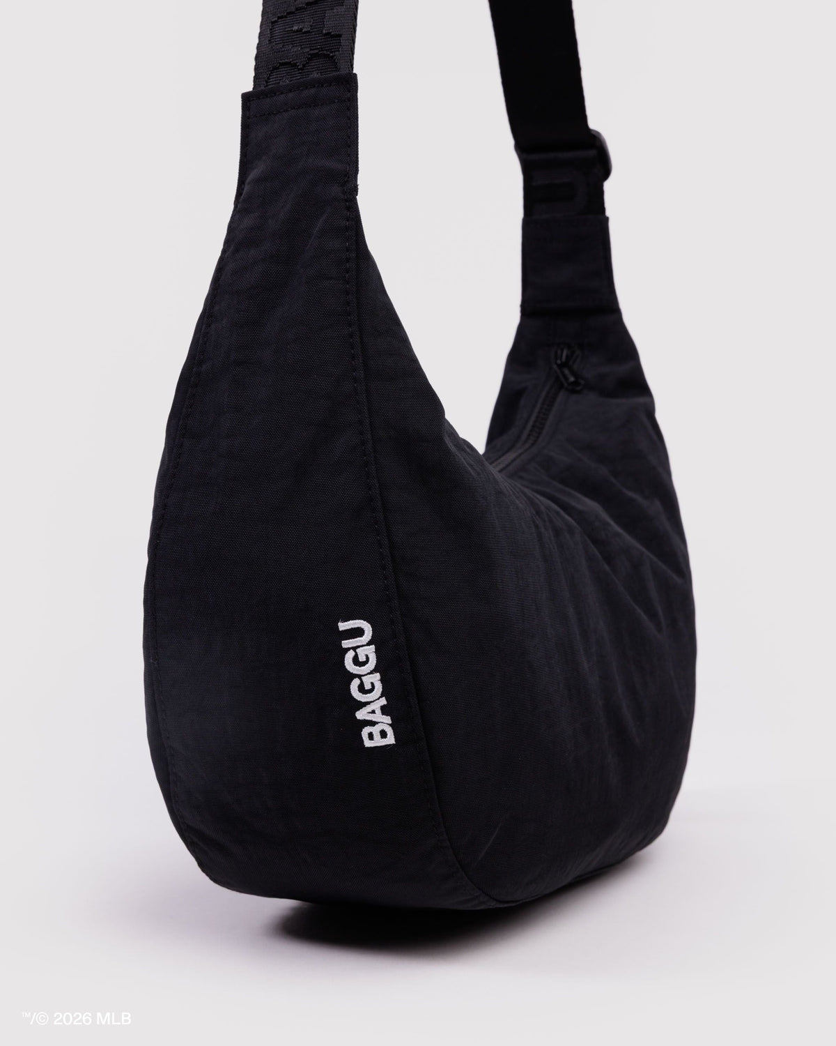 Baggu Medium Nylon Crescent Bag